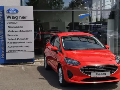 Gebraucht Ford Fiesta Titanium 101 PS (74 kW) 2025 Rot Limousine