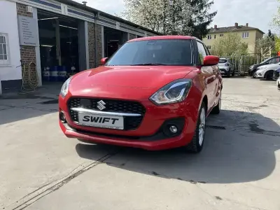 Usata Suzuki Swift Comfort 83 CV (61 kW) 2023 Rosso Utilitaria
