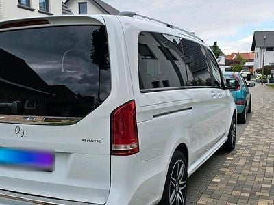 Usata Mercedes V300 Avantgarde 237 CV (174 kW) 2022 Bianco Monovolume