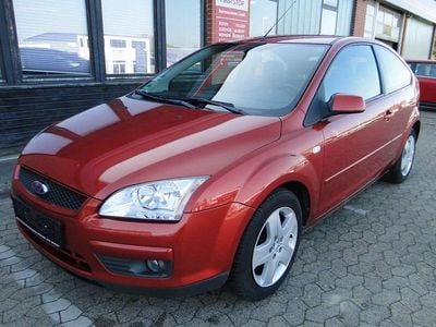 Second-hand Ford Focus Style 116 CP (85 kW) 2007 Roșu Berlinǎ
