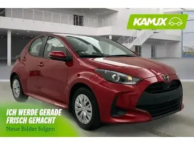 Używany Mazda 2 92 KM (67 kW) 2022 Czerwony Sedan/Limuzyna