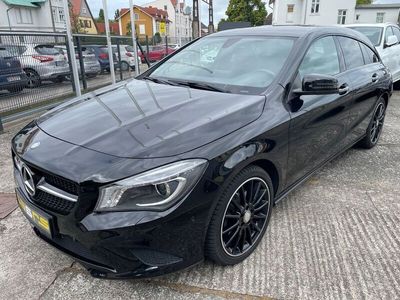 Gebraucht Mercedes CLA200 Shooting Brake AMG line 156 PS (114 kW) 2015 Schwarz Kombi