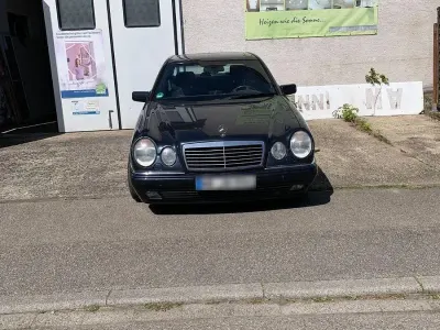 Gebraucht Mercedes E320 Avantgarde 220 PS (161 kW) 1996 Schwarz Limousine
