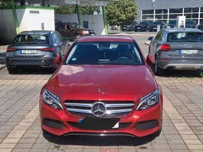 Gebraucht Mercedes C180 156 PS (114 kW) 2018 Rot Limousine