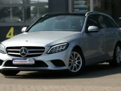Używany Mercedes C220 AMG 194 KM (142 kW) 2020 Srebrny Kombi