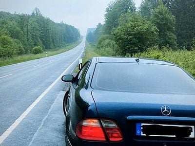 Second-hand Mercedes CLK320 218 CP (160 kW) 2001 Albastru Coupe