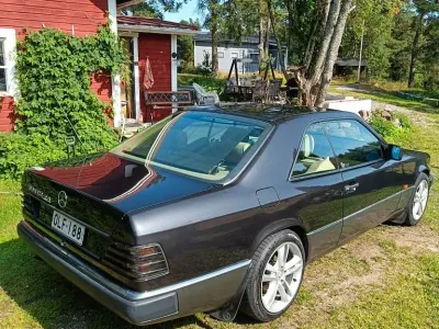 Gebraucht Mercedes 300 220 PS (161 kW) 1992 Schwarz