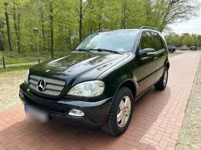 Usado Mercedes ML270 Edition 163 HP (119 kW) 2005 Preto SUV