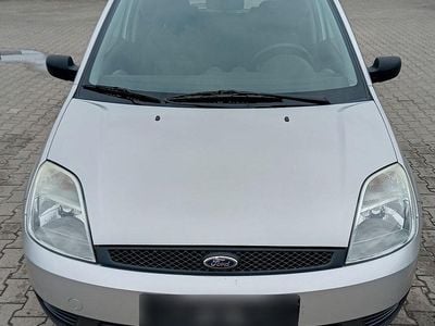 Usata Ford Fiesta 60 CV (44 kW) 2004 Argento Utilitaria