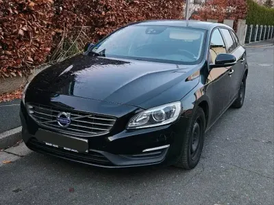 Gebraucht Volvo V60 190 PS (139 kW) 2016 Schwarz Kombi