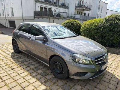 Usata Mercedes A180 122 CV (89 kW) 2014 Grigio Utilitaria