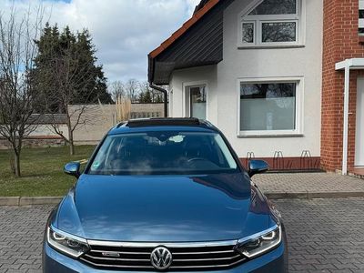 Gebraucht VW Passat Highline 190 PS (139 kW) 2015 Blau Kombi