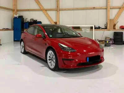 Gebraucht Tesla Model 3 RWD 239 kW (325 PS) 2022 Rot Limousine