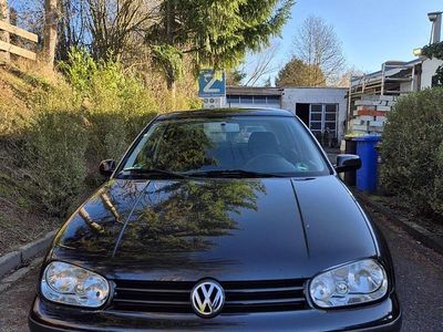 Schwarz Gebraucht 2000 VW Golf IV Kleinwagen | 1.650 € (Etwas zu teuer)