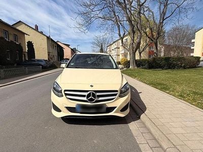 Usata Mercedes B200 136 CV (100 kW) 2019 Beige Monovolume
