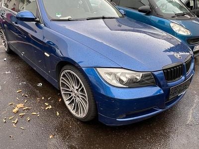 Gebraucht BMW 325 218 PS (160 kW) 2007 Blau Limousine