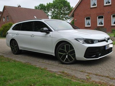 Gebraucht VW Passat R-line 150 PS (110 kW) 2024 Weiß Kombi