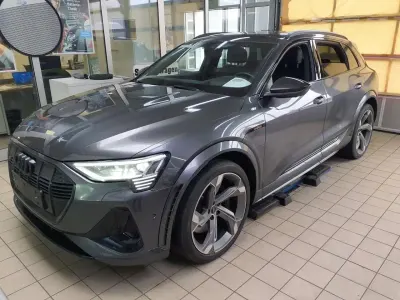 Usata Audi e-tron Ambiente 369 kW (503 CV) 2022 Grigio SUV