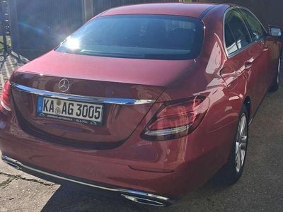 Gebraucht Mercedes E220 Avantgarde 194 PS (142 kW) 2016 Rot Limousine