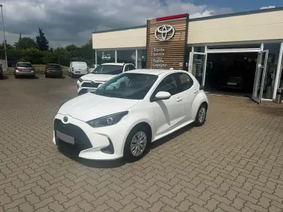Gebraucht Toyota Yaris Hybrid Comfort 116 PS (85 kW) 2022 Weiß Limousine