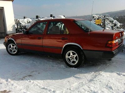 Usata Mercedes 300 179 CV (131 kW) 1987 Rosso Berlina