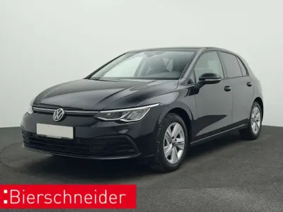 Gebraucht VW Golf VIII Life 150 PS (110 kW) 2023 Deep black (metallic) Limousine