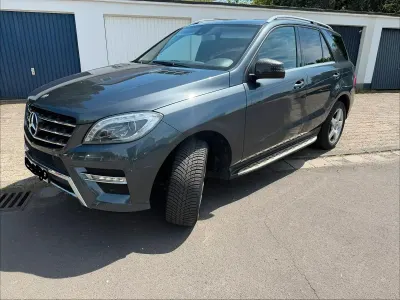 Gebraucht Mercedes ML350 305 PS (224 kW) 2012 Andere farben SUV