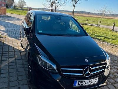Gebraucht Mercedes B180 Business 109 PS (80 kW) 2018 Schwarz Van / Kleinbus
