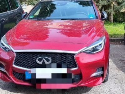 Infiniti Q30