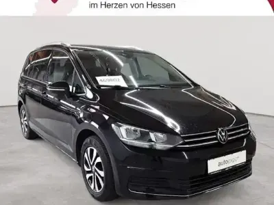 Gebraucht VW Touran Active 150 PS (110 kW) 2023 Schwarz Van / Kleinbus