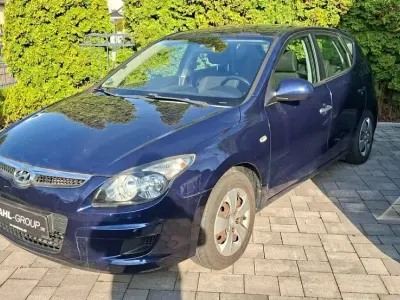 Gebraucht Hyundai i30 Edition+ 109 PS (80 kW) 2009 Indigo blue metallic Limousine