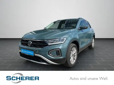 Gebraucht VW T-Roc Life 150 PS (110 kW) 2025 Petroleum blue metallic (metallic) SUV