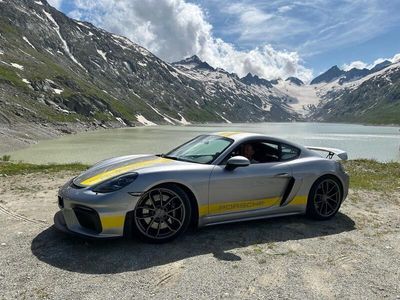 Porsche Cayman GT4