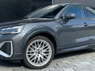 Gebraucht Audi Q2 S-Line 150 PS (110 kW) 2025 Silber SUV