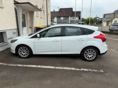 Używany Ford Focus 140 KM (102 kW) 2011 Biały Sedan/Limuzyna