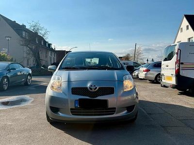 Gebraucht Toyota Yaris 70 PS (51 kW) 2006 Grau Kleinwagen