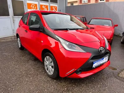 Gebraucht Toyota Aygo 69 PS (50 kW) 2016 Rot Kleinwagen
