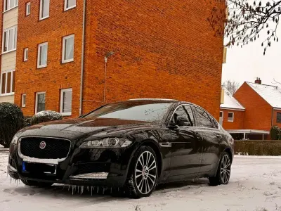 Gebraucht Jaguar XF Prestige 179 PS (131 kW) 2017 Schwarz Limousine