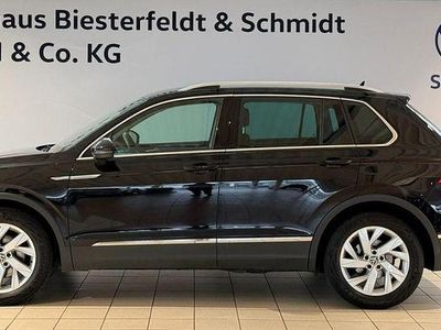 Deep black perleffekt (metallic) Gebraucht 2022 VW Tiguan Elegance SUV | 26.490 € (Fairer Preis)