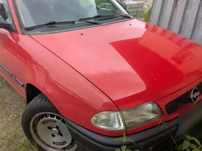 Gebraucht Opel Astra 60 PS (44 kW) 1995 Rot Limousine