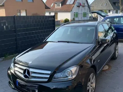 Używany Mercedes C180 156 KM (114 kW) 2012 Czarny Kombi