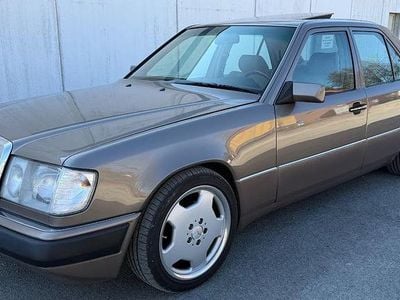 Second-hand Mercedes E260 160 CP (117 kW) 1989 Maro Berlinǎ