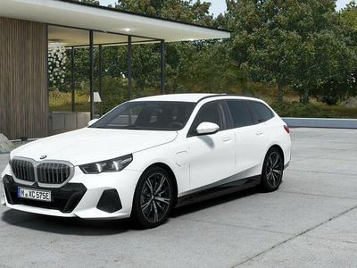 Neu BMW 550e M Sport 489 PS (359 kW) 2026 Mineralweiß metallic Limousine