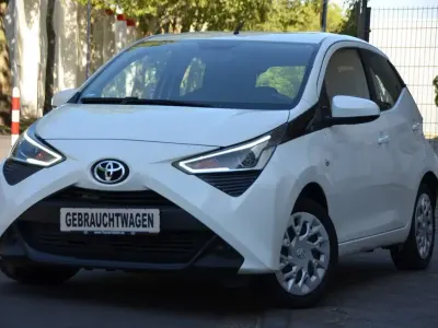 Gebraucht Toyota Aygo X-play 69 PS (50 kW) 2018 Weiß Kleinwagen