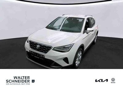 "candy" weiss Gebraucht 2023 Seat Arona FR SUV | 19.950 € (Fairer Preis)