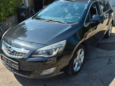 Gebraucht Opel Astra Edition 140 PS (102 kW) 2012 Schwarz Kombi