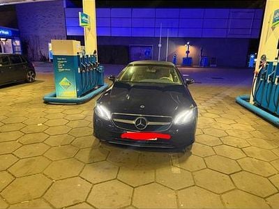 Gebraucht Mercedes E220 194 PS (142 kW) 2019 Blau Cabrio