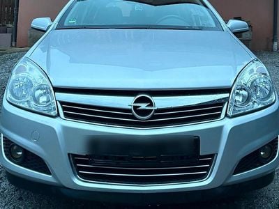 Gebraucht Opel Astra 115 PS (84 kW) 2008 Silber Kleinwagen