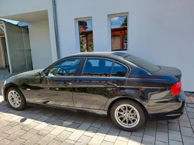 Gebraucht BMW 318 Lifestyle 143 PS (105 kW) 2010 Schwarz Limousine