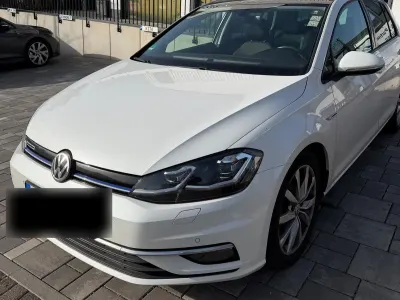 Gebraucht VW Golf VII 130 PS (95 kW) 2019 Weiß Limousine